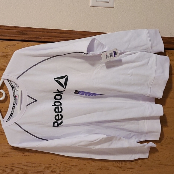 Reebok Tops - NWT Adult Unisex Reebok Sweatshirt